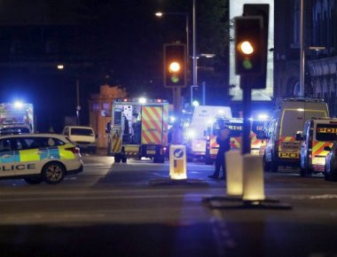 Στήριξη του Εμμ. Μακρόν στην Βρετανία μετά τις τρομοκρατικές επιθέσεις στο Λονδίνο (φωτό)